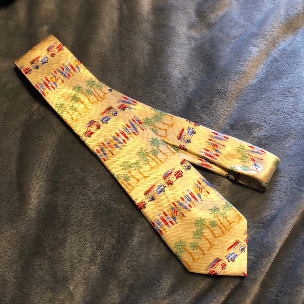 City streets 100%silk tie